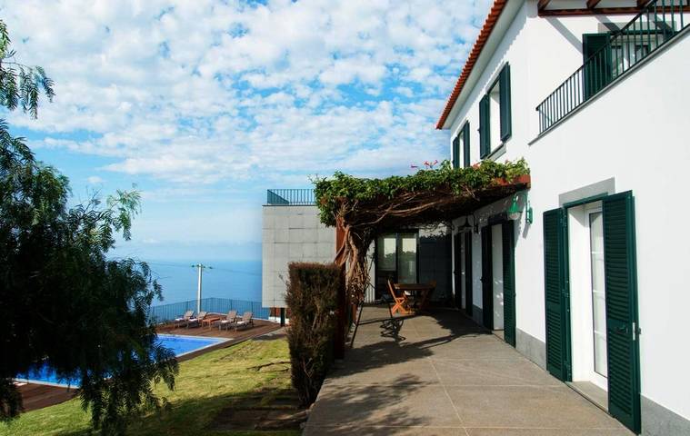 Ferienhaus für 8 Personen, mit Balkon und Terrasse sowie Garten und Pool