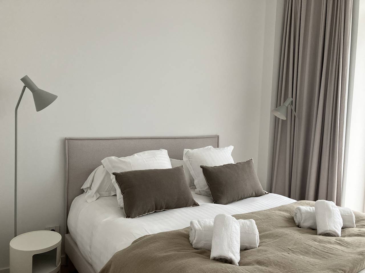 Entire apartment, Milliau T2 · Luxury 1 Bedroom Apartment with Sea V in Trébeurden, Pink Granite Coast