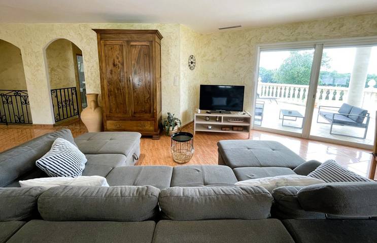 Gîte pour 6 personnes, avec terrasse ainsi que jardin et piscine à Espoey - 4