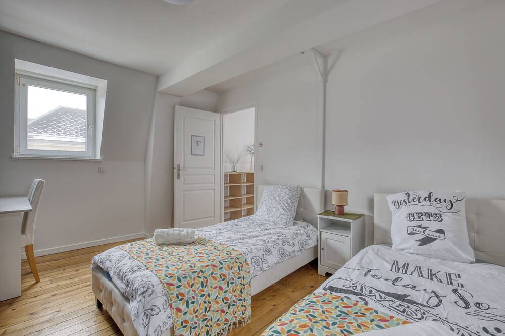 Appartement entier, Au cœur Centre-Ville Saint-Quentin -7 couchages- 3 chambres -150 m2 in Saint-Quentin, Aisne