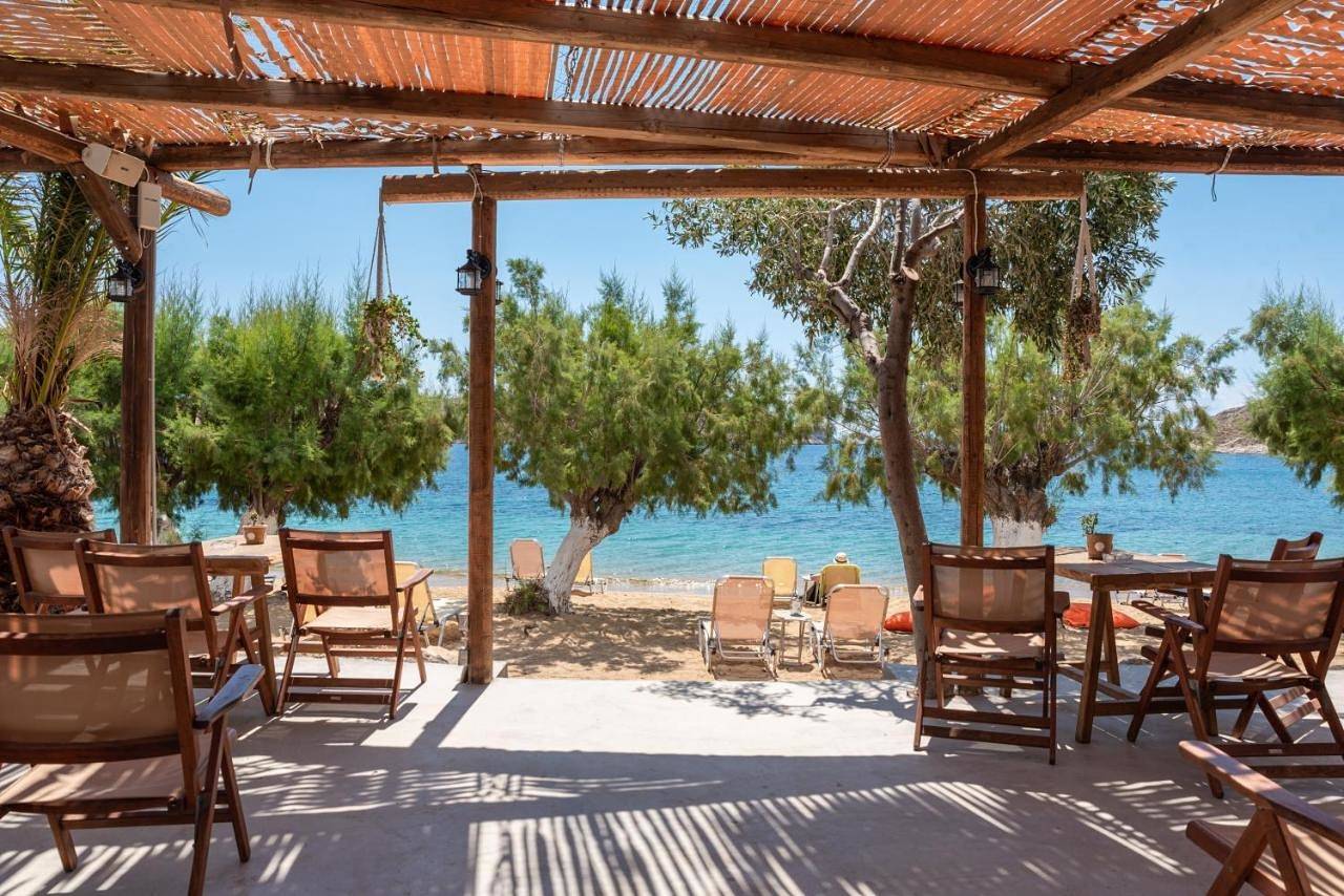 Vassilia on the beach Serifos in Ramos, Sérifos