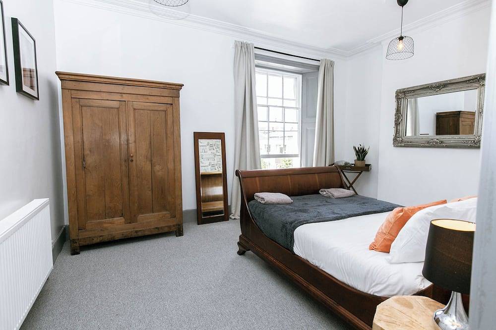 Entire apartment, Spacious, Quiet and Central Apartment With Parking in Exeter, Devon