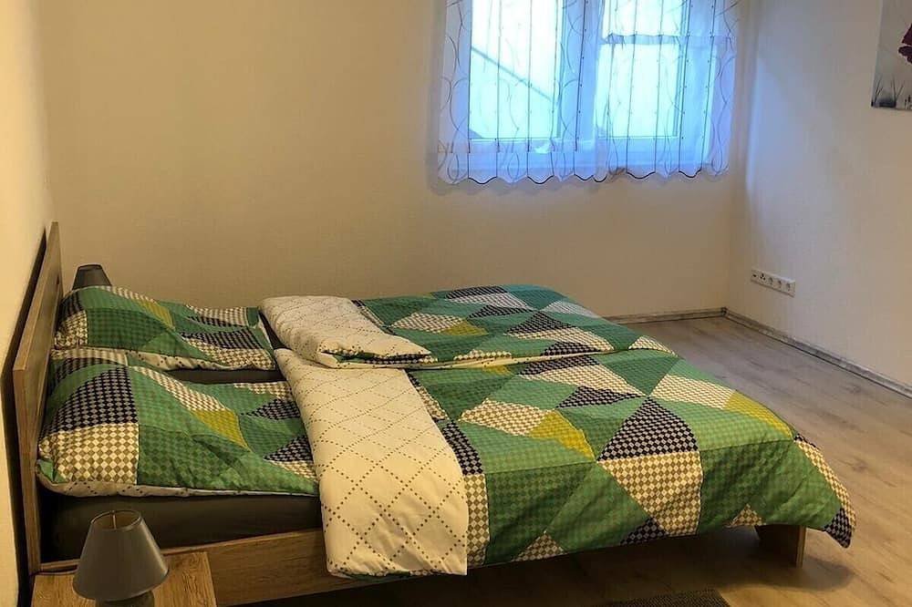 Entire apartment, Apartment and in a quiet location with a beautiful terrace near Lake Constance. Messe Friedrichshafen in Oberteuringen, Bodenseekreis