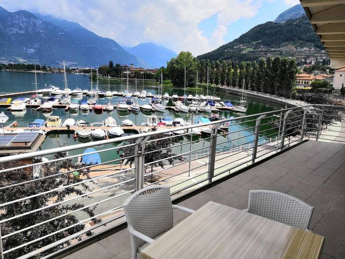 Ferienwohnung für 4 Personen, mit Balkon und Terrasse sowie Seeblick und Ausblick in Pisogne