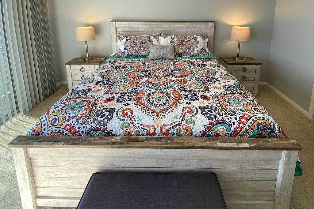 Ganze Wohnung, Pool & Boat Slips! Waterfront Lake Ozark Condo in Lake Ozark, Lake of the Ozarks