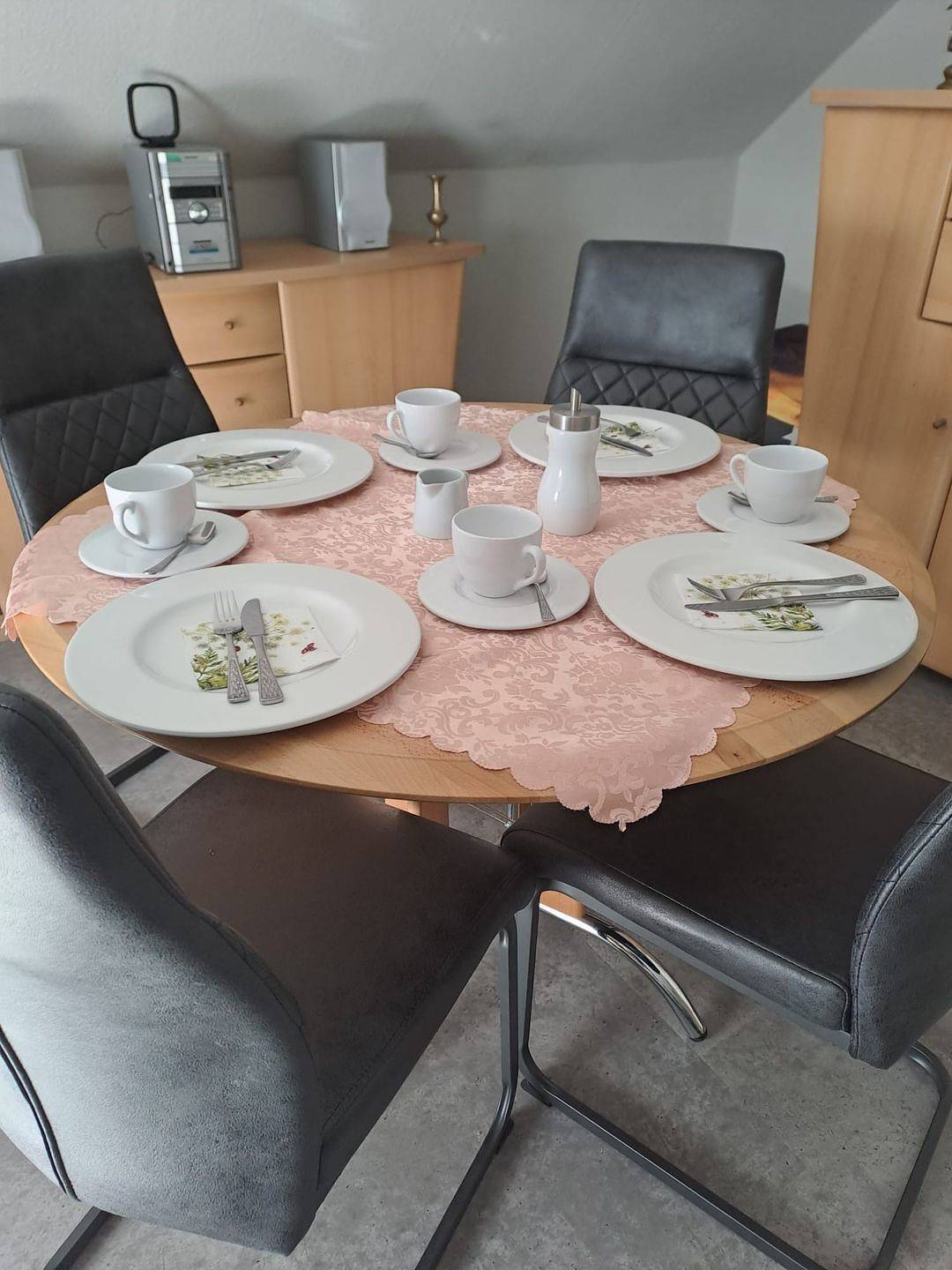 Appartement entier, 55 qm Ferienwohnung „Brockenbahnblick“ für 2-4 Personen, gegenüber vom Westerntorbahnhof in Wernigerode, Harzvorland