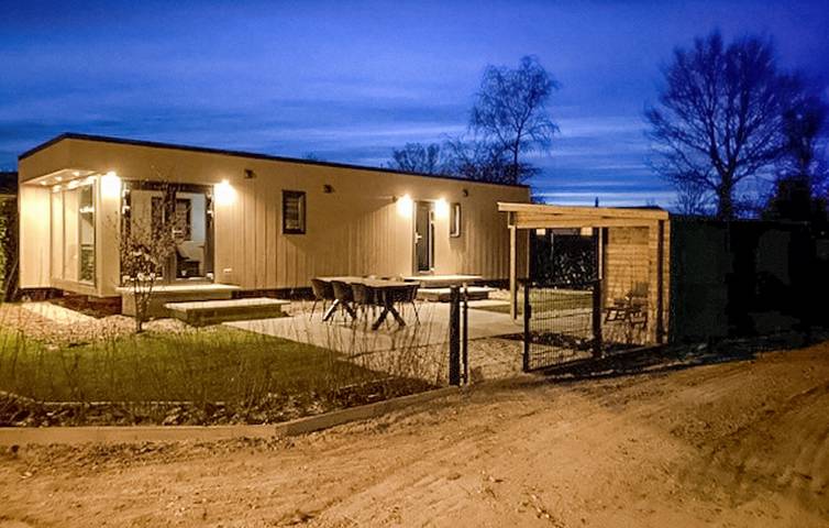 Glamping voor 6 personen, met Terras en Tuin in Friesland