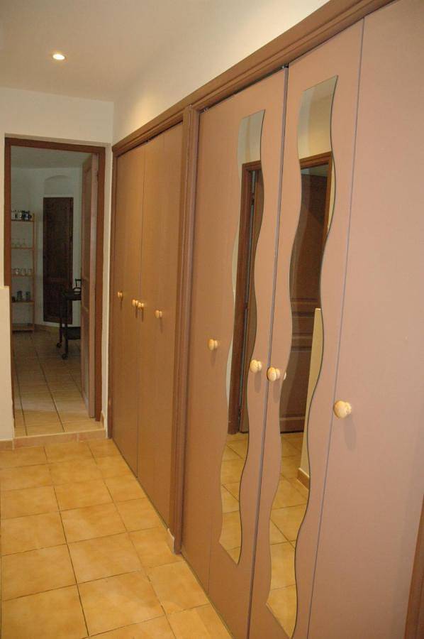 Gîte pour 6 personnes, avec vue ainsi que piscine et jardin, animaux acceptés à Châteaudouble - 3