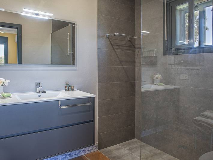 Casa rural para 13 personas, con jardín y balcón en Arcos de la Frontera