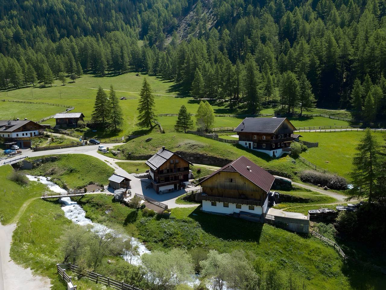 Chalet 'Kasern' with Mountain View, Private Terrace and Wi-Fi in Gais, Kronplatz