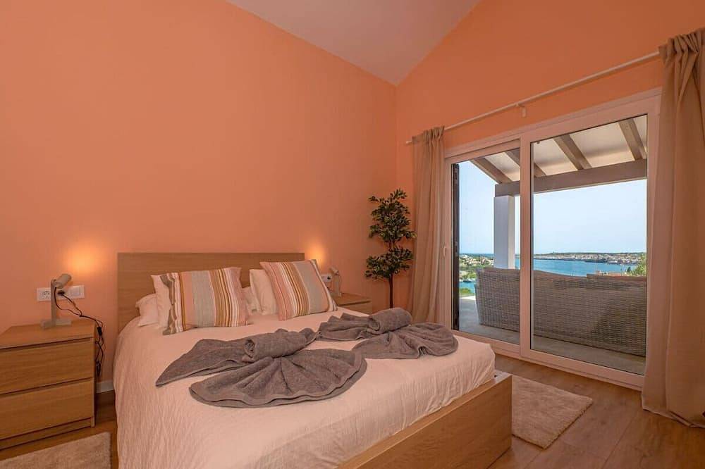 Villaser - nice seaview and pool in Cala Llonga (Menorca), Maó