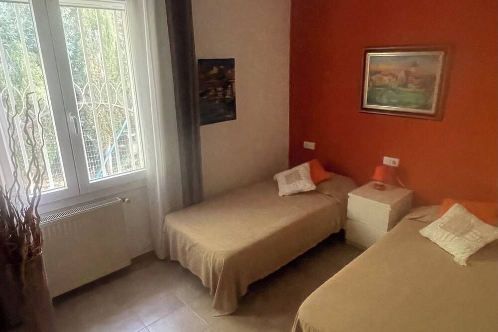 Rosas luxurious Villa is in a wooded park private pool, peaceful, all amenities in Pau (Spain), Upper Empordà