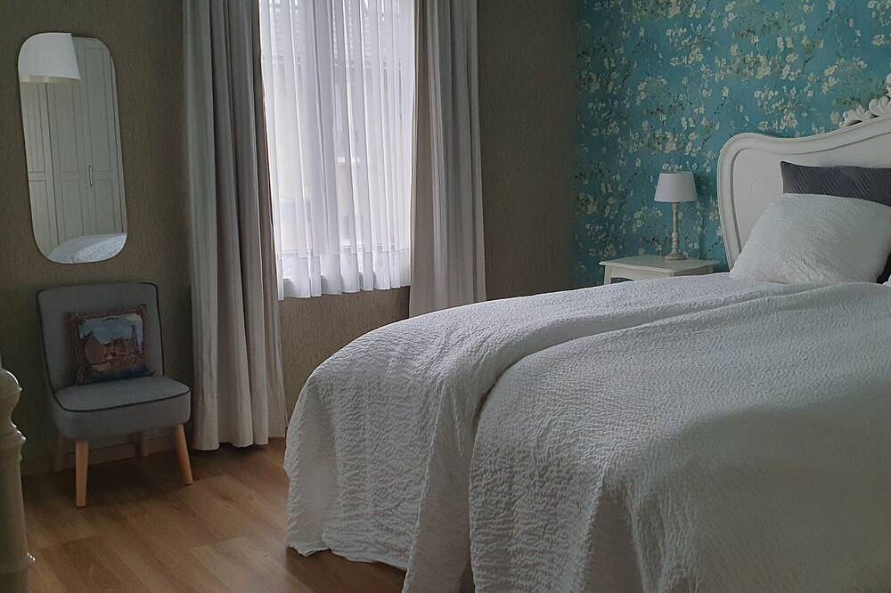 3 Zimmer, 2 Bäder, 3 Minuten vom Zentrum entfernt, kostenlose Parkplätze, gratis Wifi, sonniger Garten in Assebroek, Brügge