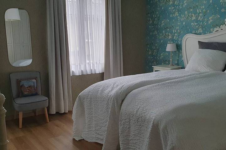 3 chambres, 2 salles de bain, 3 min du centre, parking gratuit, wifi gratuit, jardin ensoleillé in Assebroek, Bruges