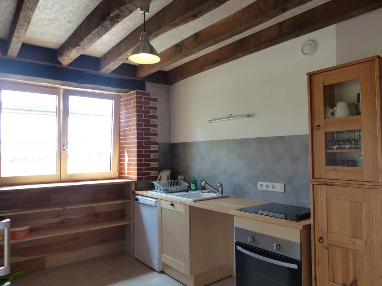 Casa rural eco restaurada con jardín, juegos para niños y estacionamiento cerca de Néris les Bains in Blomard, Región de Montluçon