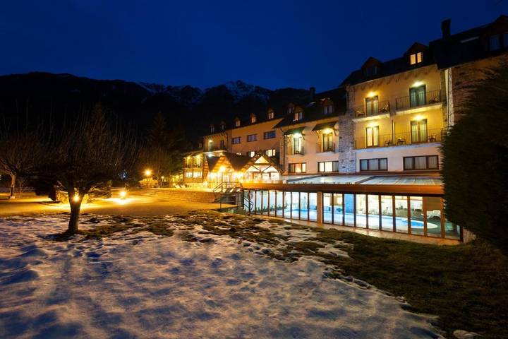 Hôtel pour 2 personnes, avec bassin pour enfant et piscine ainsi que jardin et jacuzzi à Benasque - 3