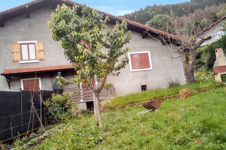 Location de vacances pour 8 personnes, avec terrasse et jardin, animaux acceptés à Sainte-Agnès (Isère)