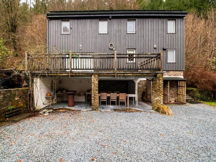 Location de vacances pour 6 personnes, avec balcon ainsi que vue sur le lac et jardin à Bohan