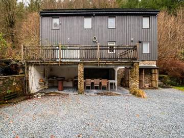 Location de vacances pour 6 personnes, avec vue sur le lac ainsi que balcon et jardin à Bohan