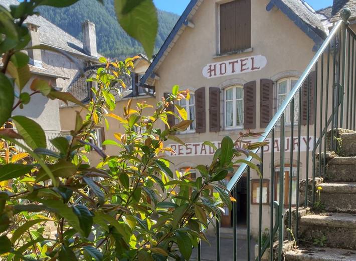 Gîte pour 8 personnes, avec Terrasse dans Office De Tourisme D Ispagnac