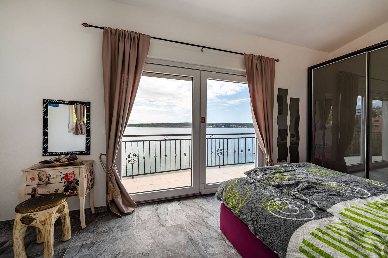 Ganze Ferienwohnung, 1.Og Starigrad /Finca in Maslenica, Zadar