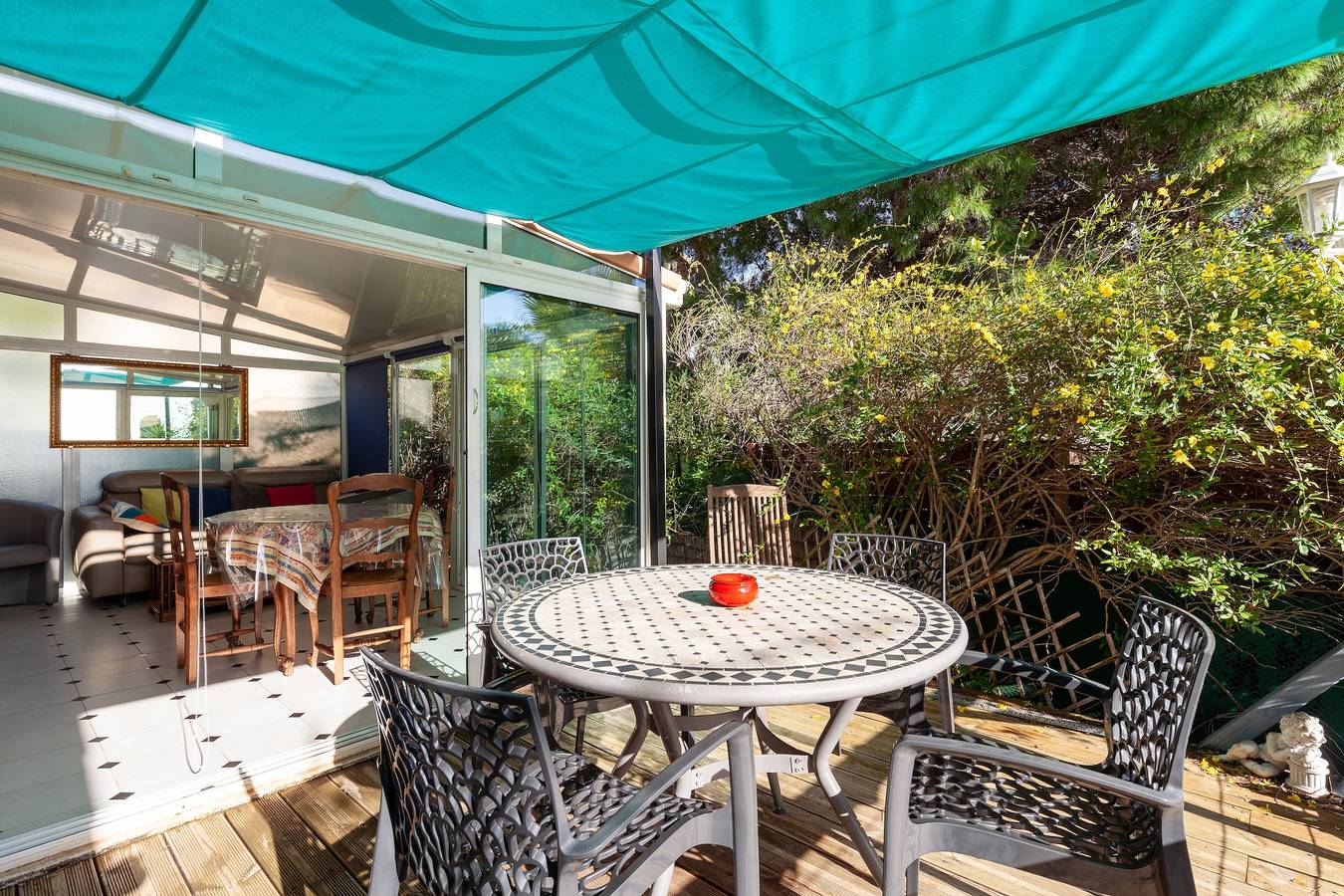 Appartement entier, Appartement « Gîte Entre Mer Et Jardin Ei Riazi » avec vue mer, Wi-Fi et climatisation in Sausset-les-Pins, Côte méditerranéenne (France)