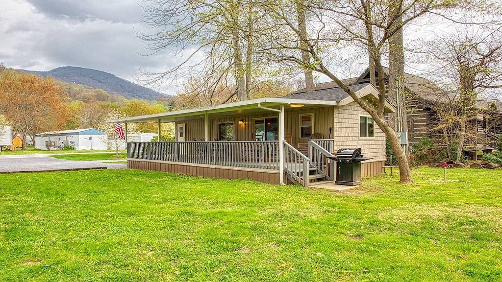 Ferienhaus am Jonathan Creek in Blue Ridge Parkway, Maggie Valley