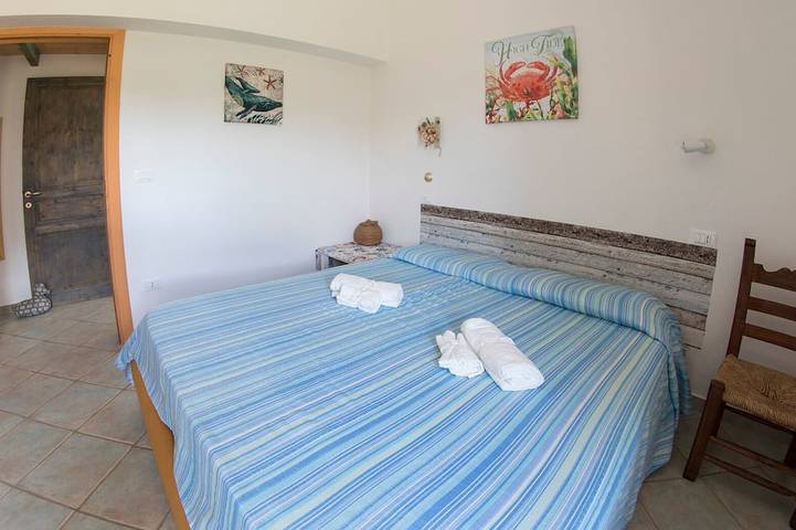 Villa Paradiso, in the beach by foot, big garden,  Wifi, all inclusive in Cala Liberotto, Orosei