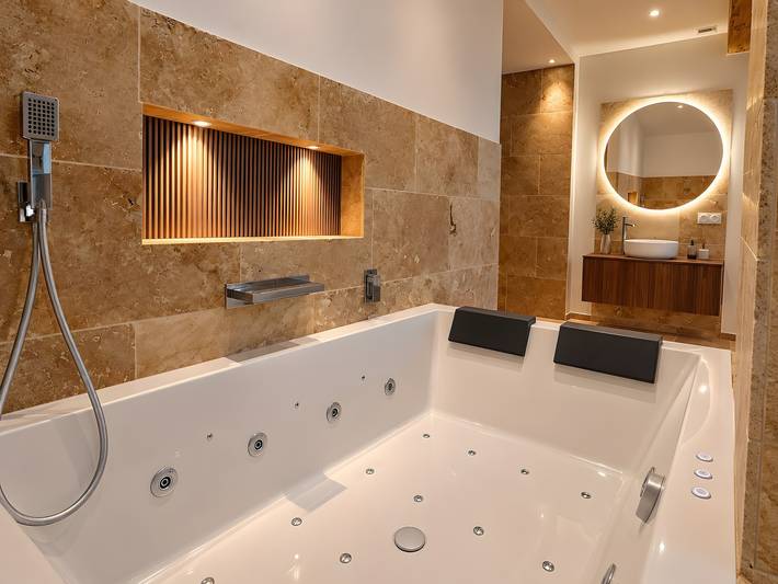 Ganze Wohnung, Ferienwohnung 'Balneo Luxe' in Ginestas, Mittelmeerküste (Frankreich)