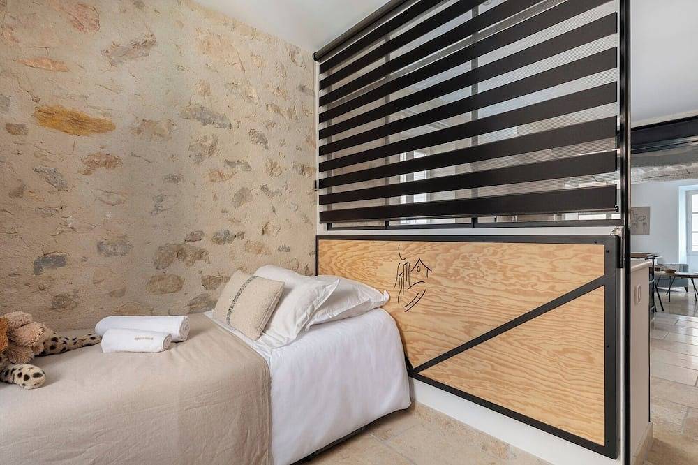 Apartamento entero, Cosy-Apartamento-De Lujo-Baño con ducha-Vista a la Calle in Valbonne, Region de Cannes