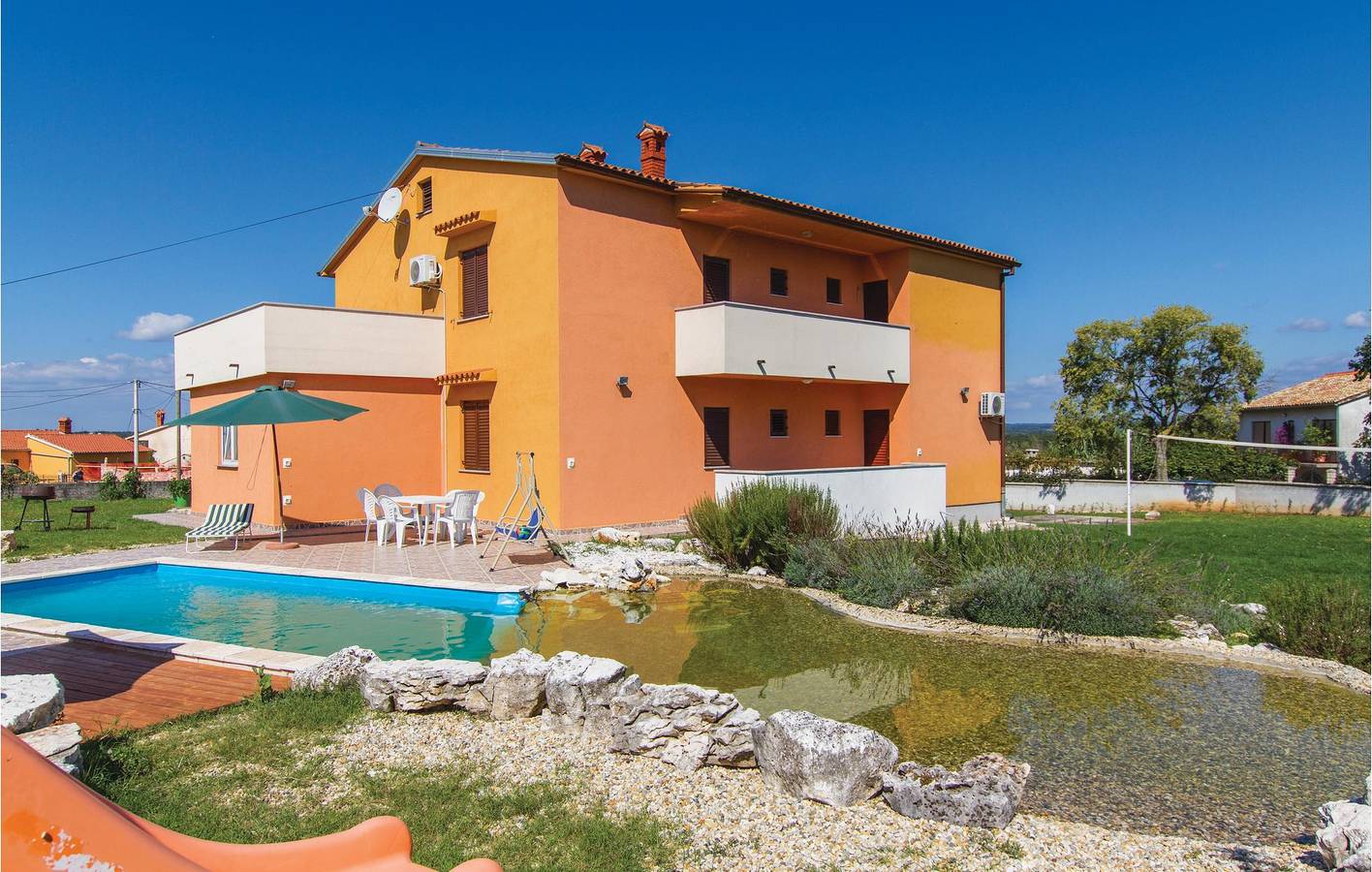 Charmantes Apartment mit Pool, WLAN und Parkplatz in der Nähe von Manjadvorci in Marčana, Südküste Istrien