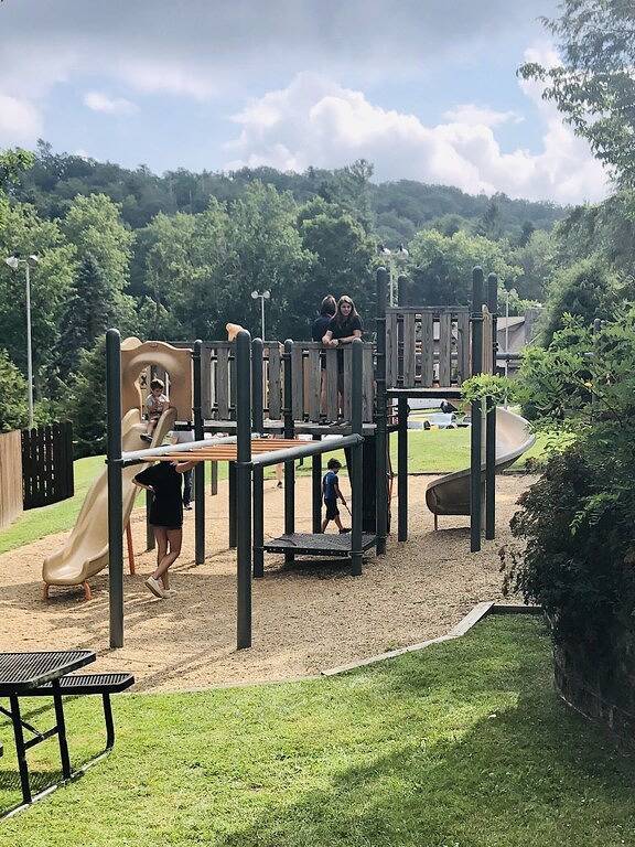 Ganze Wohnung, Blowing Rock, Chetola Resort Renovierte Mountain Chic Wohnung - zu Fuß in die Stadt! in Blue Ridge Parkway, Blowing Rock
