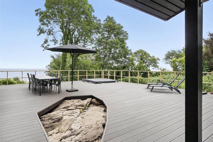 Feriehus for 8 personer, med terrasse og jacuzzi, dyr tillatt i Svaneke
