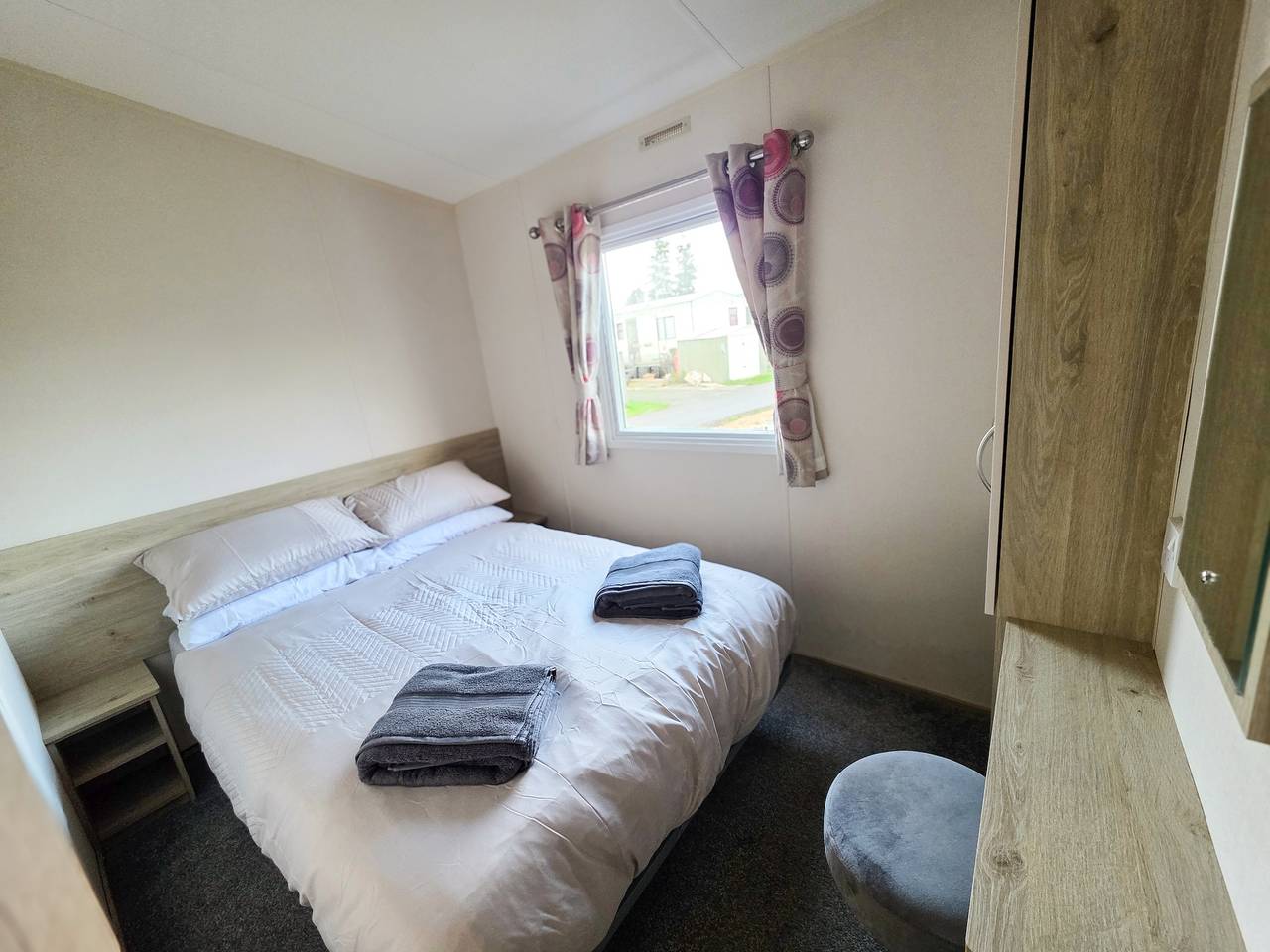 Static Caravan 3 Bed Sleeps 8 Dog Friendly Parking in Northampton, Northamptonshire