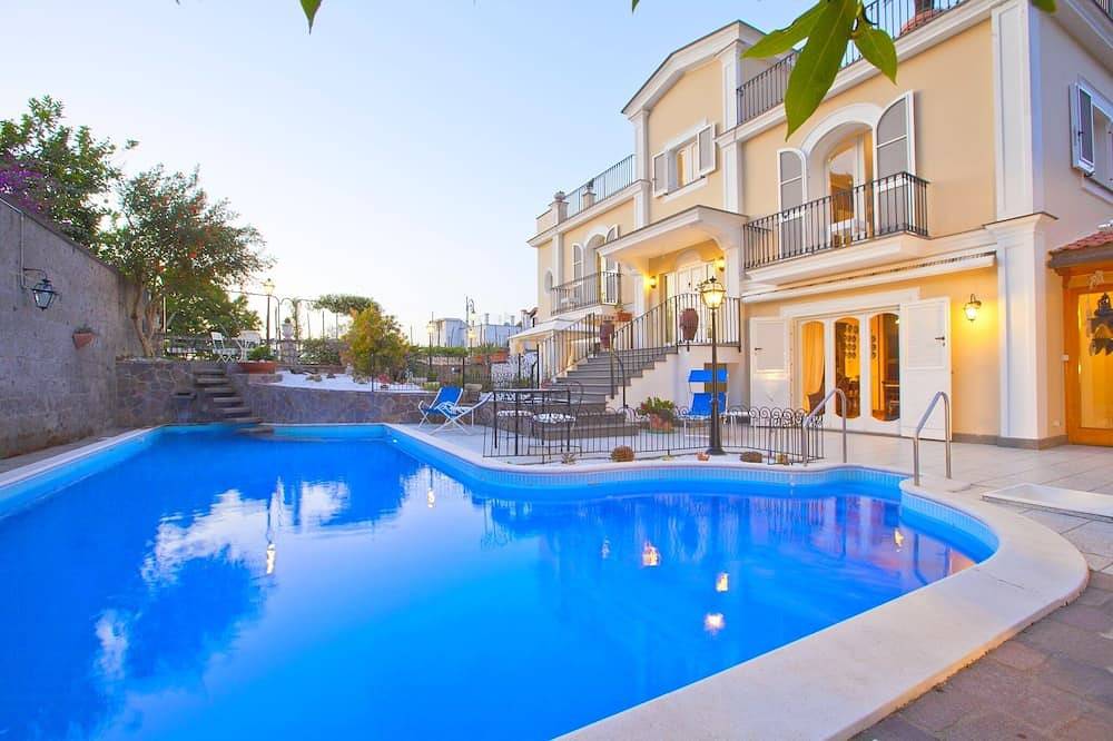 Villa With Pool for 14 People in Sorrento, Tyrrhenian Coast Campania