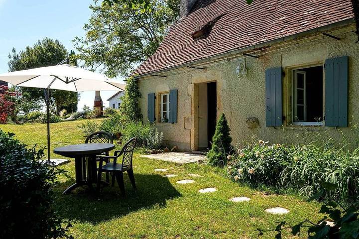 Gîte pour 6 personnes, avec piscine ainsi que terrasse et jardin