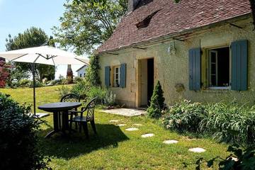 Gîte pour 6 personnes, avec terrasse ainsi que piscine et jardin à Pinsac