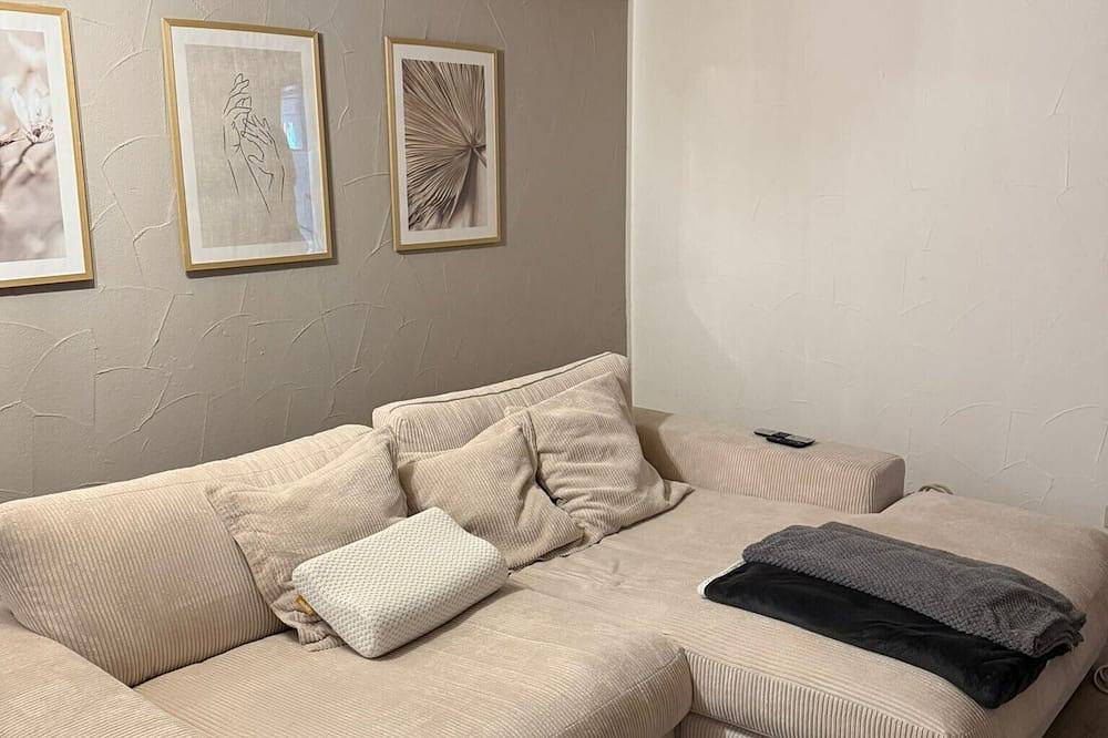 Ganze Wohnung, Apartment „Quiet Modern“ mit Gemeinschaftspool, Wlan und Klimaanlage in Kirchehrenbach, Fränkische Schweiz