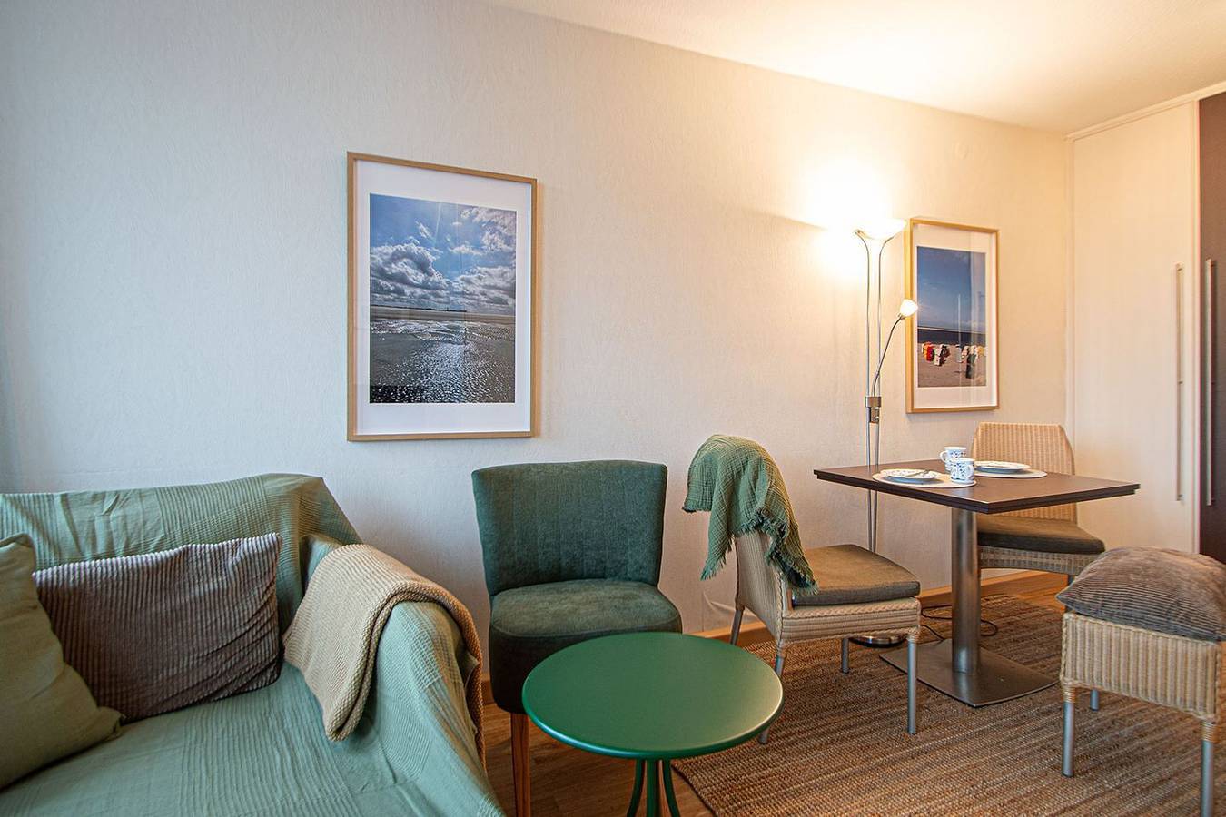 Entire apartment, Helles Apartment mit Balkon und moderner Küche im Strandbox 54 auf Borkum in Borkum