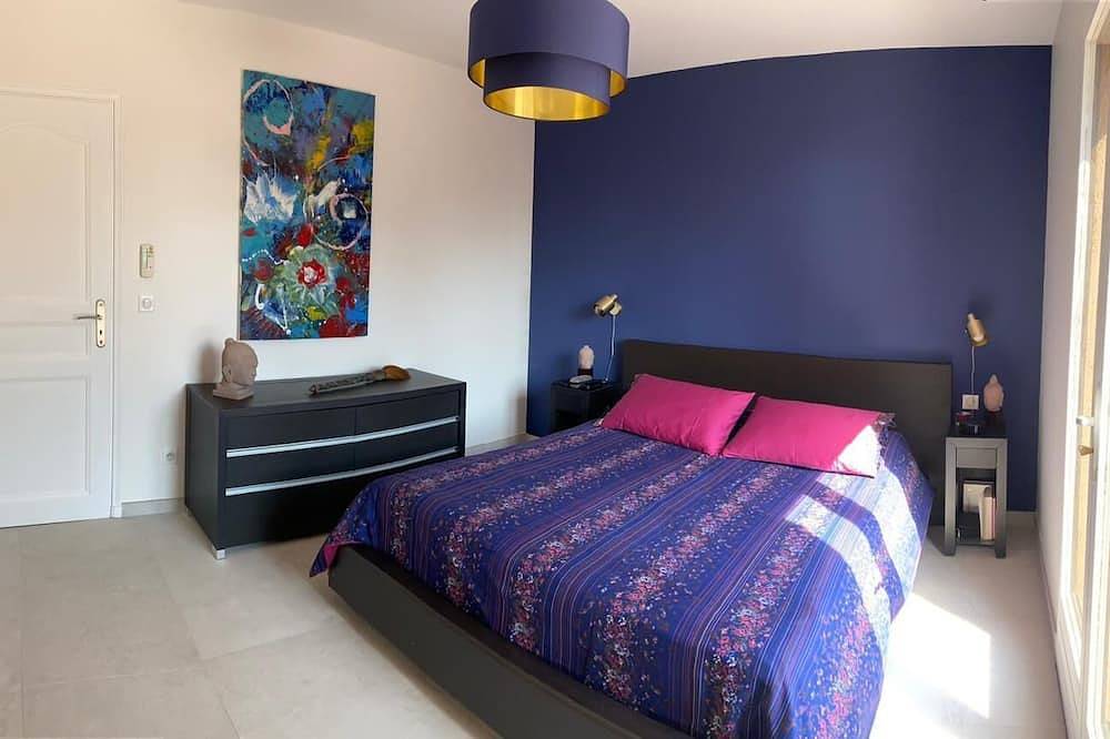 Quiet villa with pool, sea and mountain views! in Vallauris, Mittelmeerküste (Frankreich)