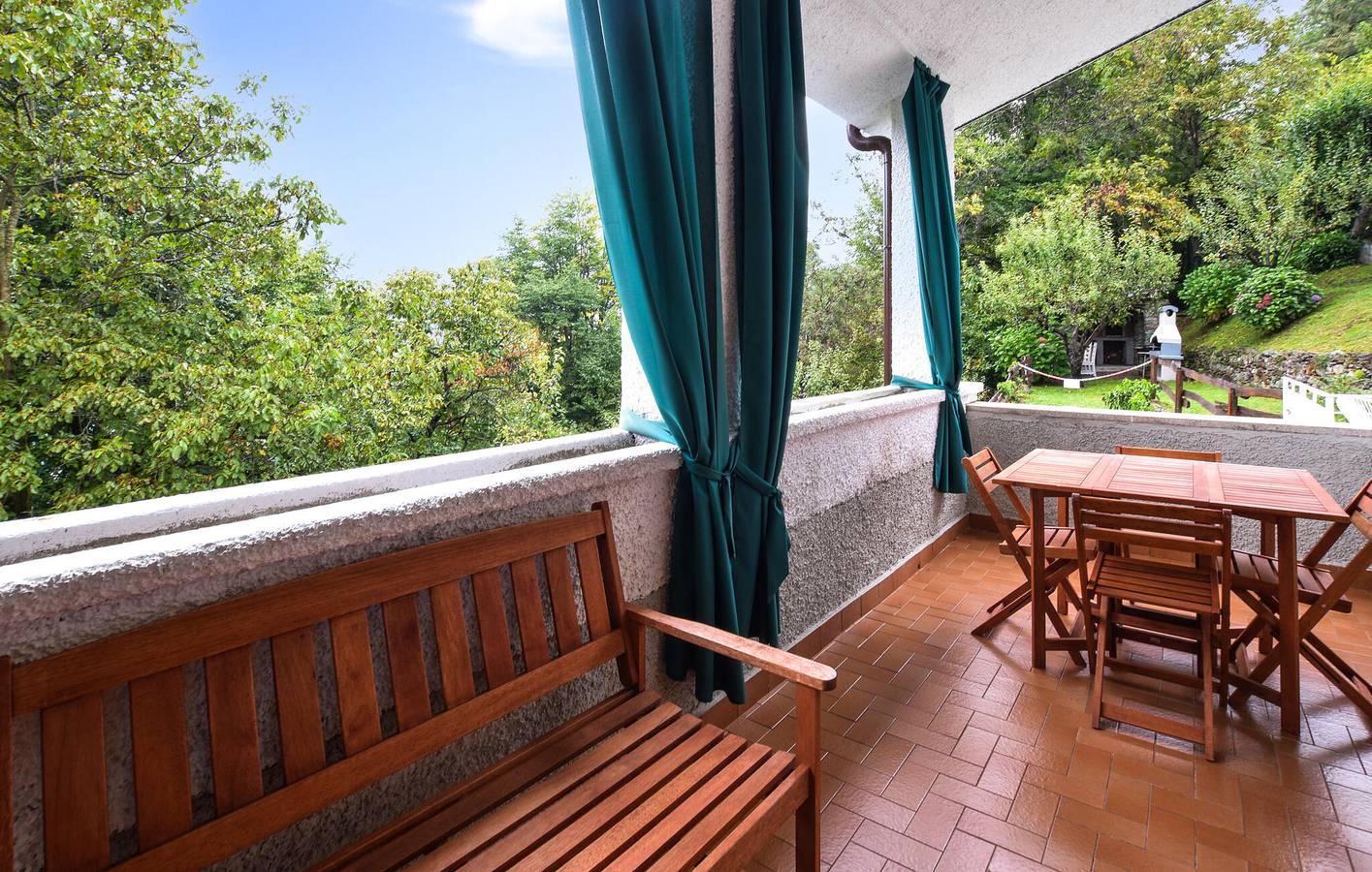 Ganze Ferienwohnung, Gemütliche Wohnung mit Parkplatz und Garten, 2 km von Roncobello in Roncobello, Bergamo Provinz