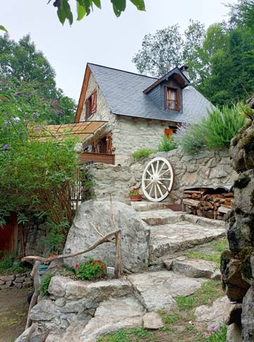 Gîte pour 4 personnes, avec jardin et terrasse dans l' Ariège