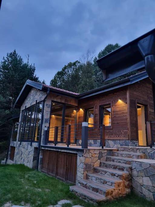 Dom wakacyjny dla 10 osób, z basen i widok oraz sauna i ogród w Macedonia Północna