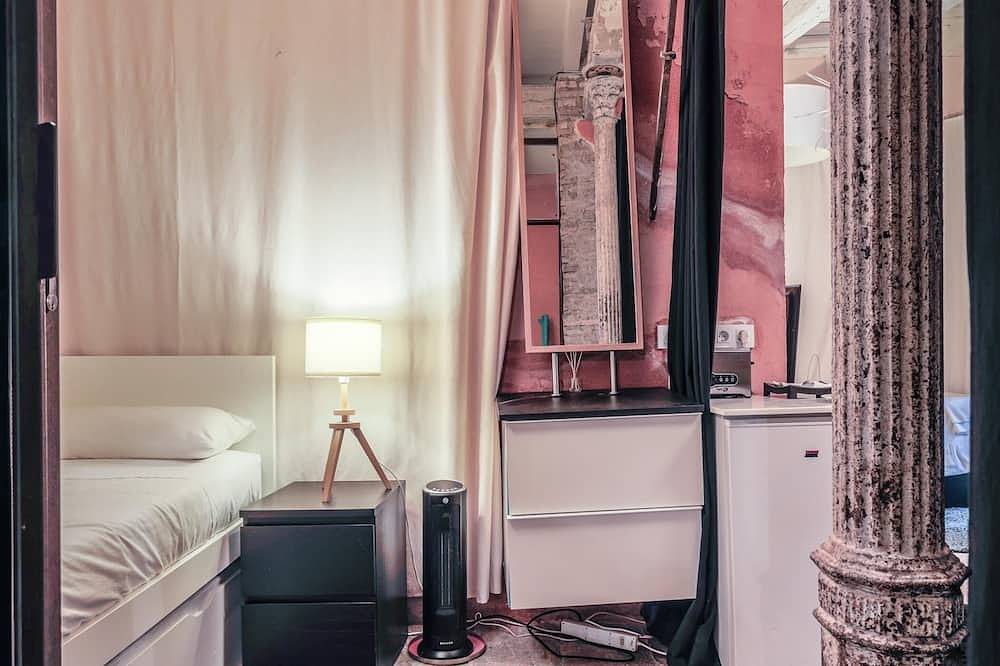 Entire apartment, The house of the restoration architect Aire in Casco Antiguo, Sevilla