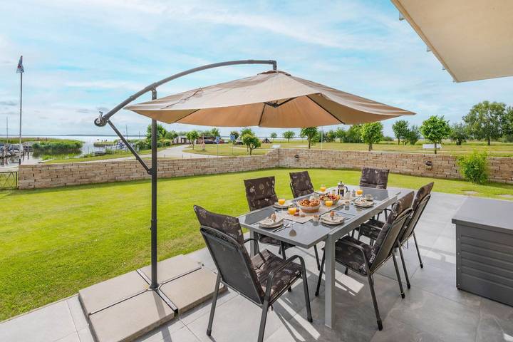 Ferienhaus für 8 Personen, mit Terrasse und Garten sowie Seeblick und Ausblick in Bernsteinbäder - 2