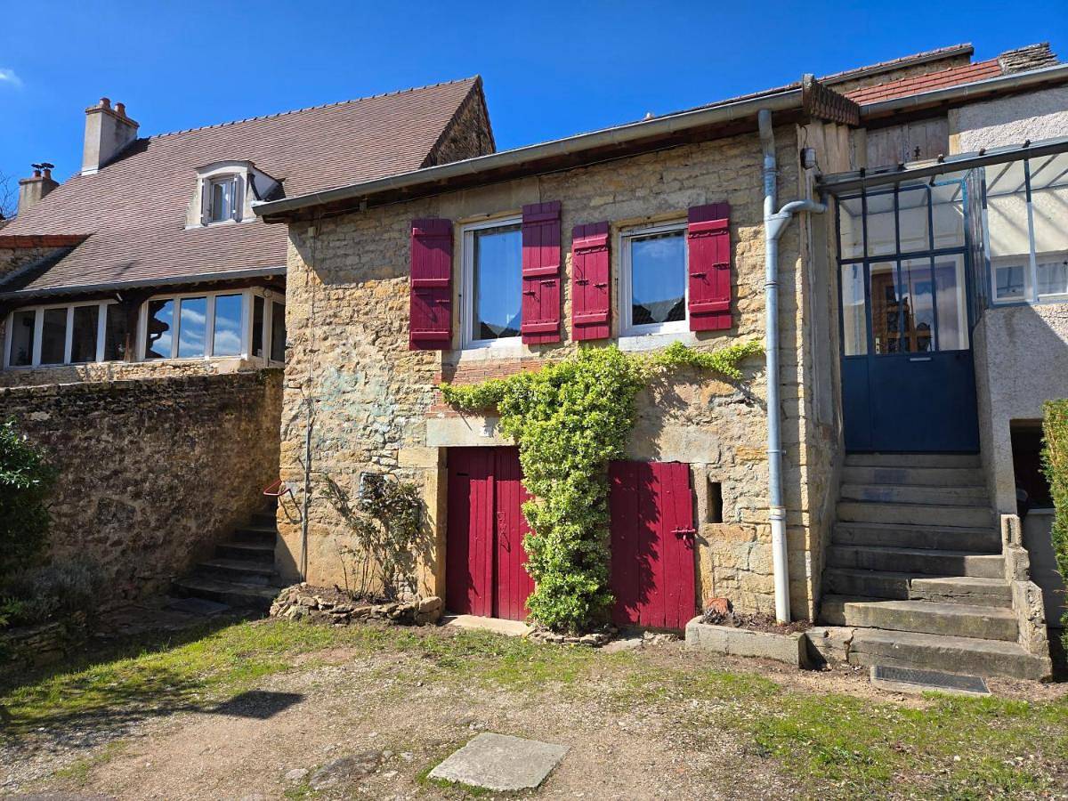 Two-Bedroom Townhouse in Buxy, Région de Chalon-sur-Saône