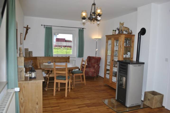 Ferienwohnung für 6 Personen, mit Balkon/Terrasse und Terrasse sowie Garten und Pool in Beratzhausen