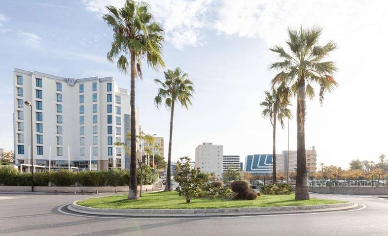 Hôtel pour 2 personnes, avec terrasse ainsi que piscine et vue dans Aeroport Nice - Cote D Azur - 2