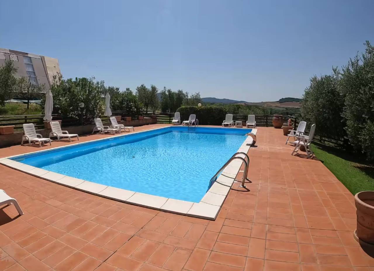 Bungalow 'Glamping B' avec piscine partagée, jardin partagé et Wi-Fi in Montecatini Val di Cecina, Côte des Étrusques
