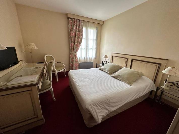 Hôtel pour 2 personnes, avec piscine ainsi que vue et jardin, animaux acceptés à Bonnat - 3